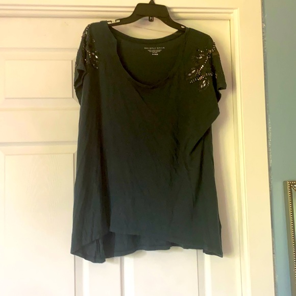 Green t shirt - Picture 1 of 2